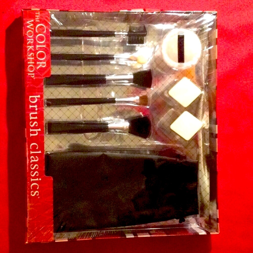 🔥PRICE DROP🔥💄The Colour Workshop💄Makeup Brush Kit